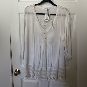 Solitaire woman’s 2x white gauze and embroidered lace tunic